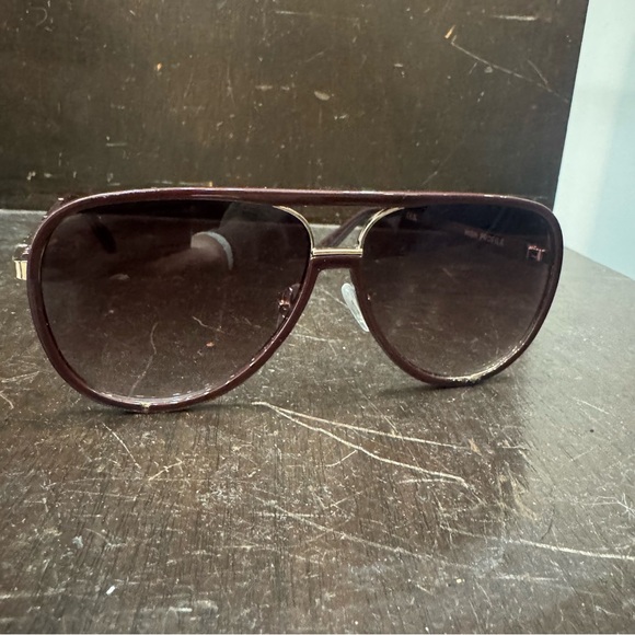 Quay High Profile Sunglasses in Dark Purple - Picture 2 of 3